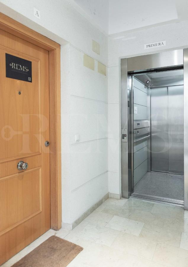 Lovely Duplex With Private Parking Near City Center By Rems Malaga Exterior photo