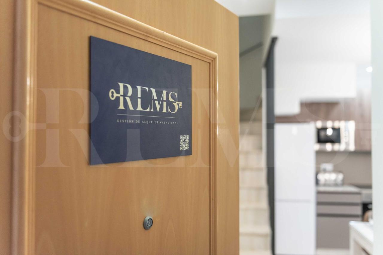 Lovely Duplex With Private Parking Near City Center By Rems Malaga Exterior photo